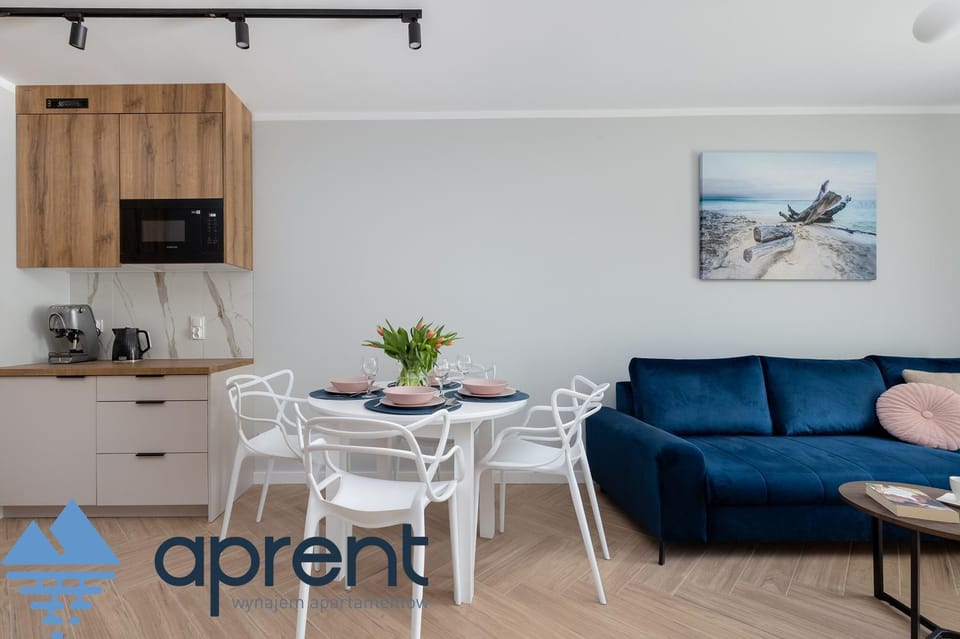 Coffee/tea facilities, Kitchen or kitchenette, Living room, Dining area, microwave