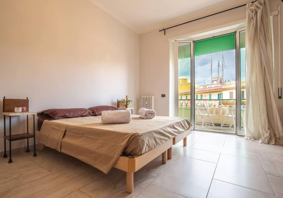 Bed, Balcony/Terrace, Photo of the whole room, Bedroom