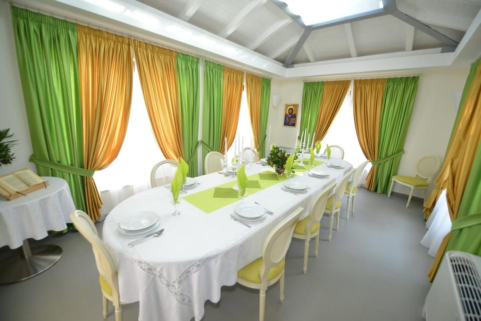 Restaurant/places to eat, Restaurant/places to eat
