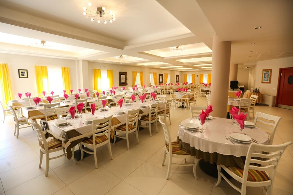Restaurant/places to eat, Restaurant/places to eat