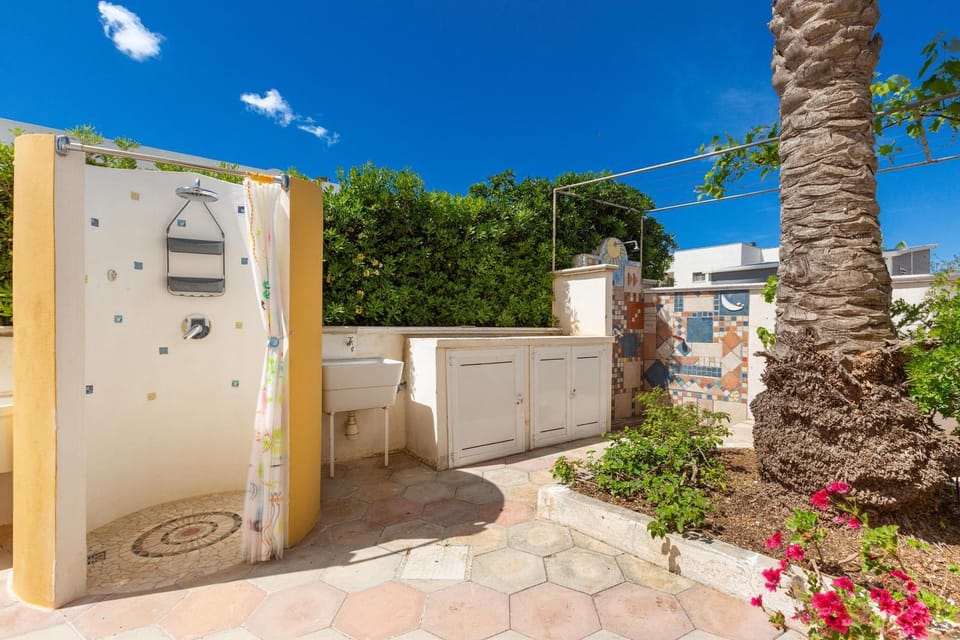 Shower, Garden view