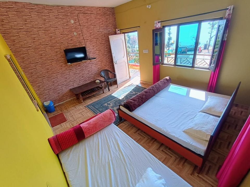 Bed, TV and multimedia, View (from property/room), Balcony/Terrace, Photo of the whole room, Bedroom, furniture