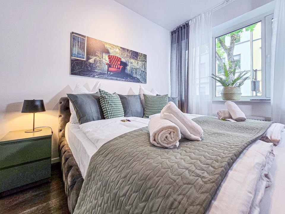 Bed, Photo of the whole room, Bedroom, towels