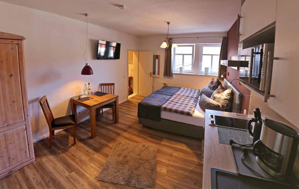 Bed, Kitchen or kitchenette, Photo of the whole room