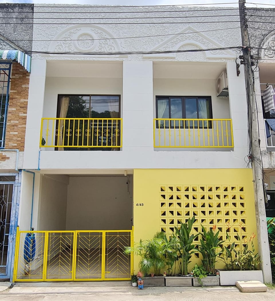 Property building, Facade/entrance