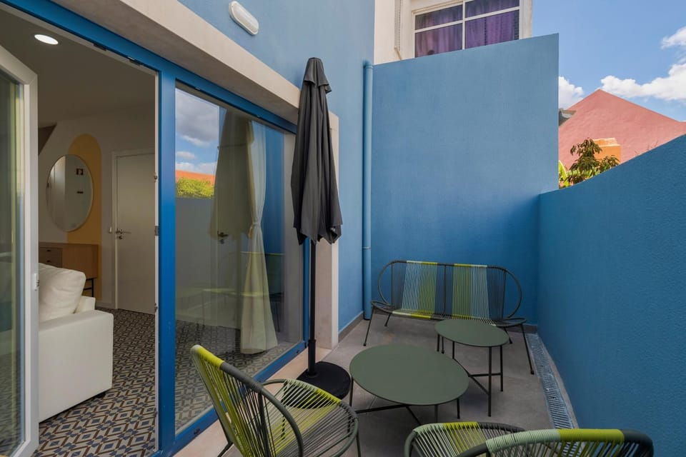 View (from property/room), Balcony/Terrace, Living room