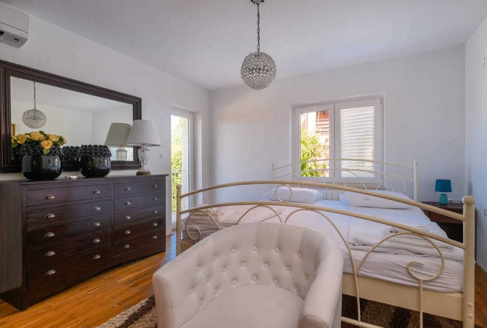 Bed, Kitchen or kitchenette, Living room, Photo of the whole room, Seating area, Dining area, Bedroom