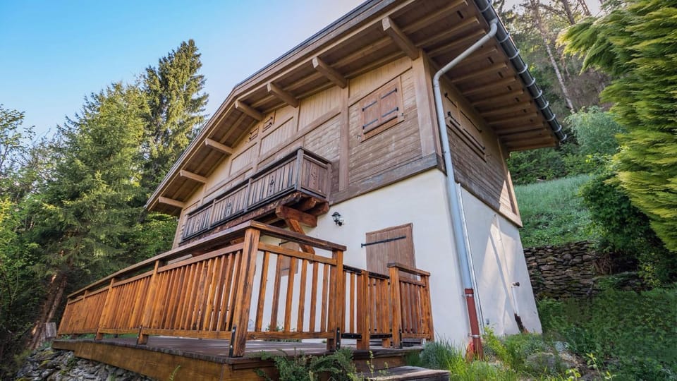 Property building, Garden, Balcony/Terrace