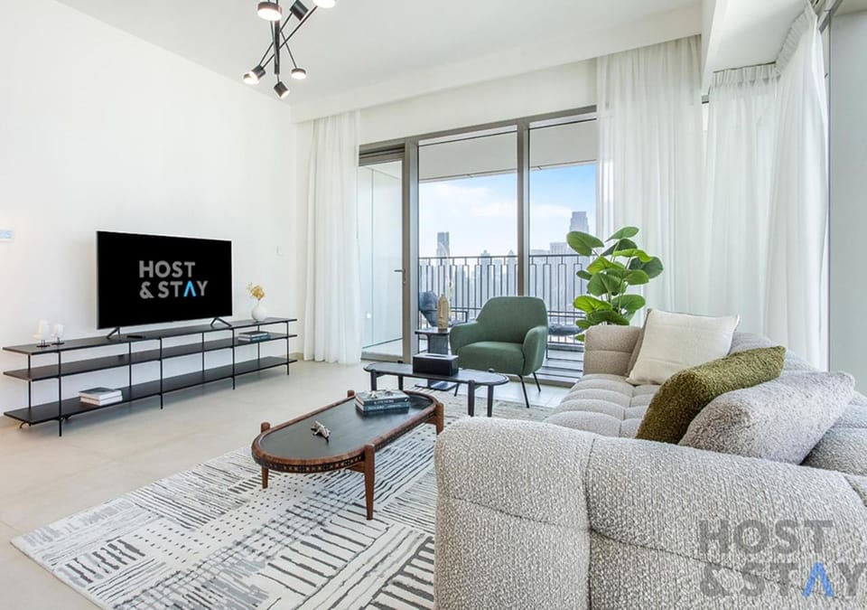 Luxurious 3BR with Burj Khalifa views Apartment in Dubai
