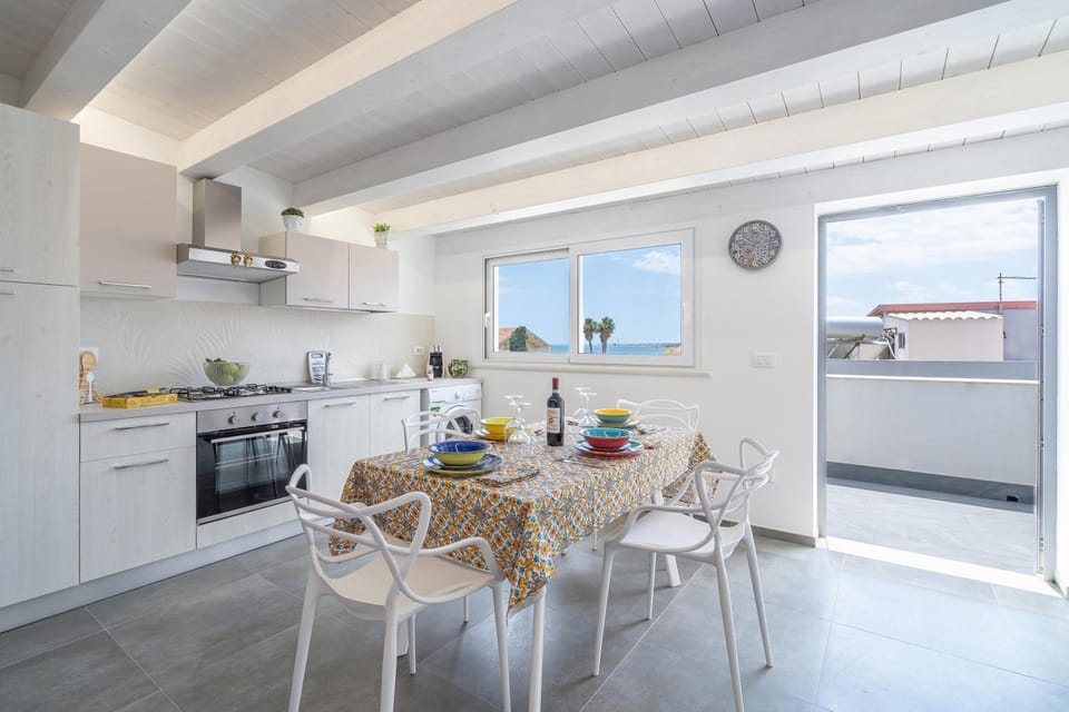 Property building, Kitchen or kitchenette, Living room