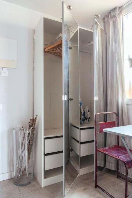 Cozy Penthouse Studio with Private Rooftop Terrace Apartment in Barcelona