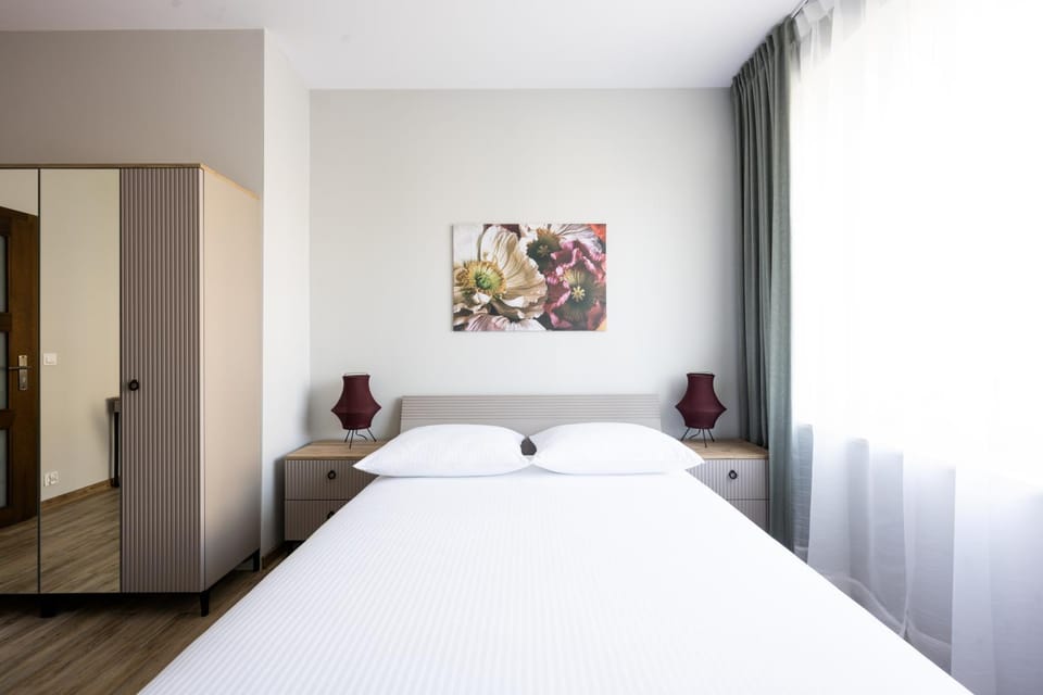 Bed, Photo of the whole room, Decorative detail, Bedroom