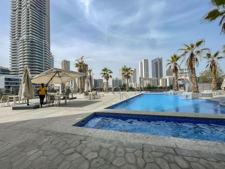 Your gateway in Sparkle Tower JBR by Suiteable Apartment in Dubai