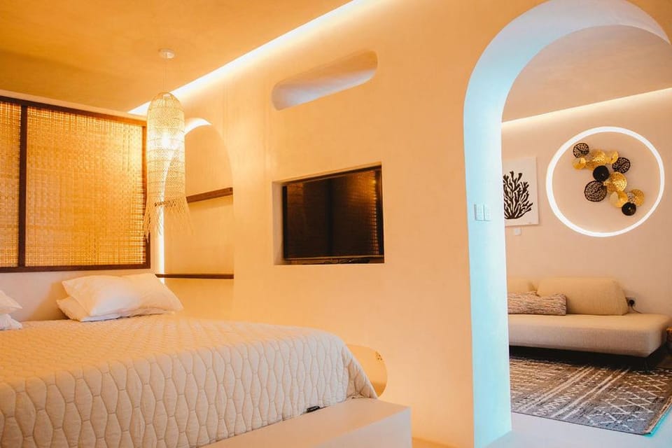 Bed, TV and multimedia, Bedroom