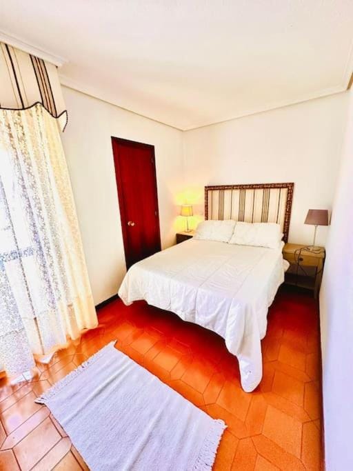 Somo, Atico en primera linea de playa y surf Apartment in Cantabria