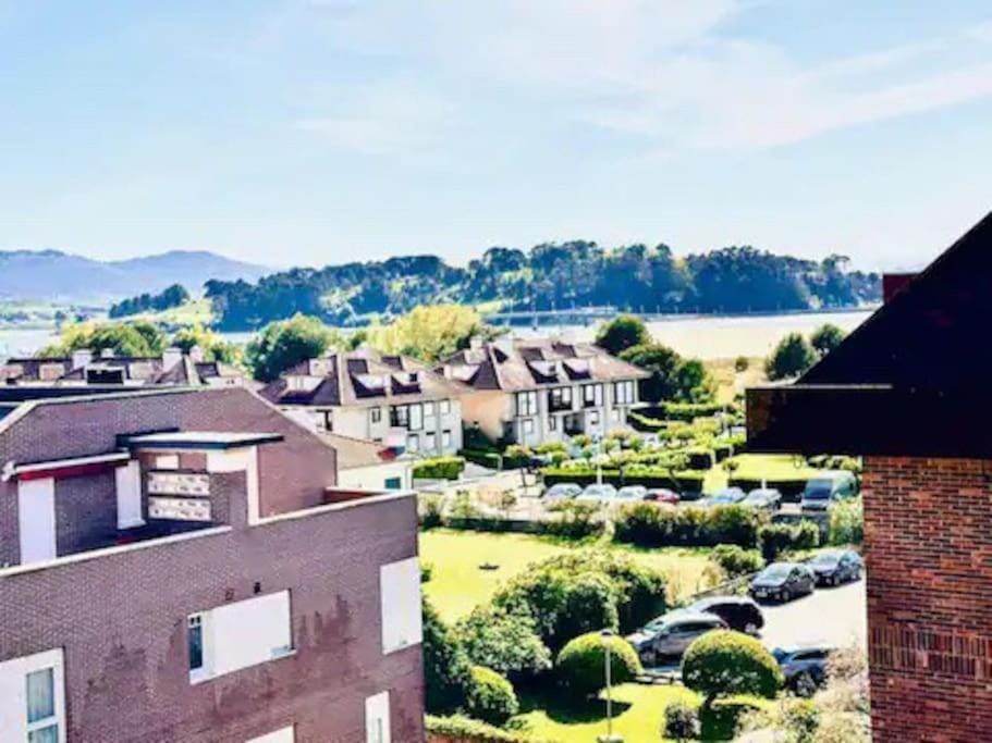 Somo, Atico en primera linea de playa y surf Apartment in Cantabria