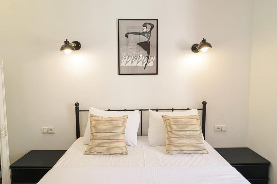 Unique 3-Studio Combo for 6 Guests By Wehost Apartment in Tbilisi, Georgia