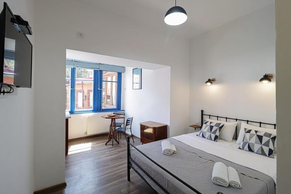 Unique 3-Studio Combo for 6 Guests By Wehost Apartment in Tbilisi, Georgia