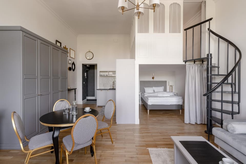 Bed, Kitchen or kitchenette, Seating area