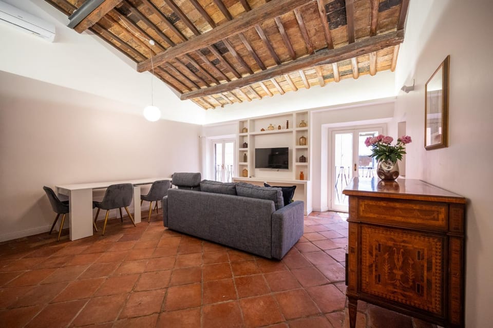 Communal lounge/ TV room, TV and multimedia, Living room, Seating area, Evening entertainment