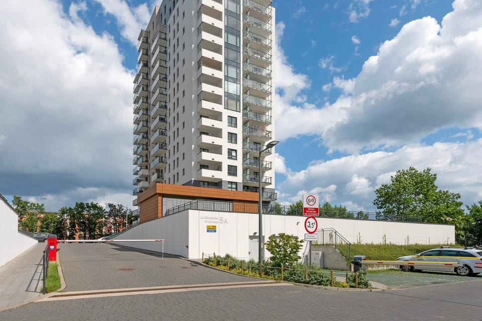 Property building, Day, Neighbourhood, Street view, Location
