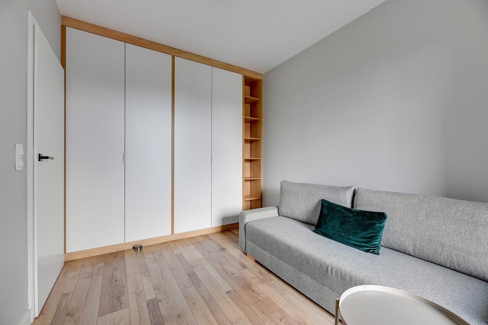 Bed, Photo of the whole room, Seating area, Bedroom, wardrobe