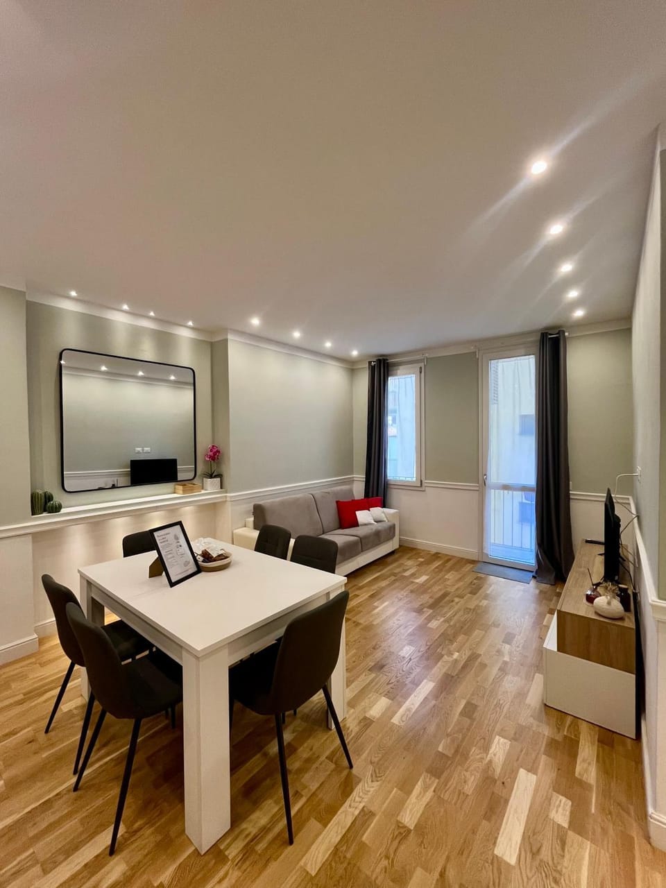 Living room, Seating area, Dining area