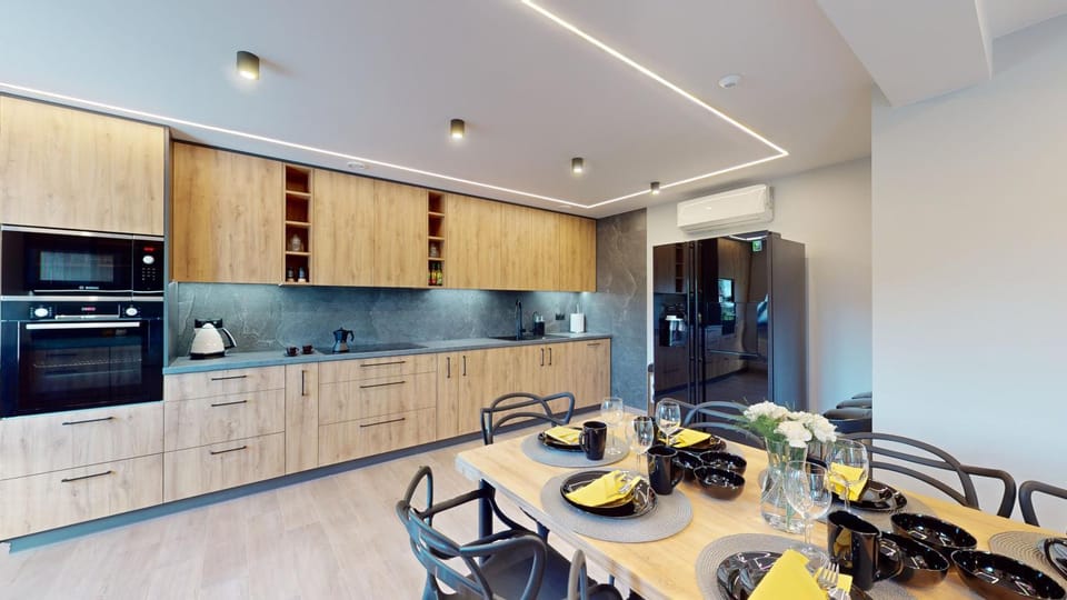 Kitchen or kitchenette, Kitchen or kitchenette, Dining area, dishwasher, oven, stove, toaster