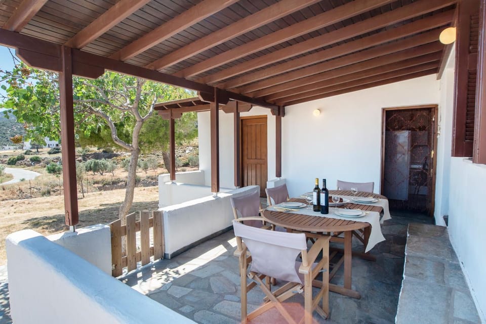 Property building, Balcony/Terrace, Living room