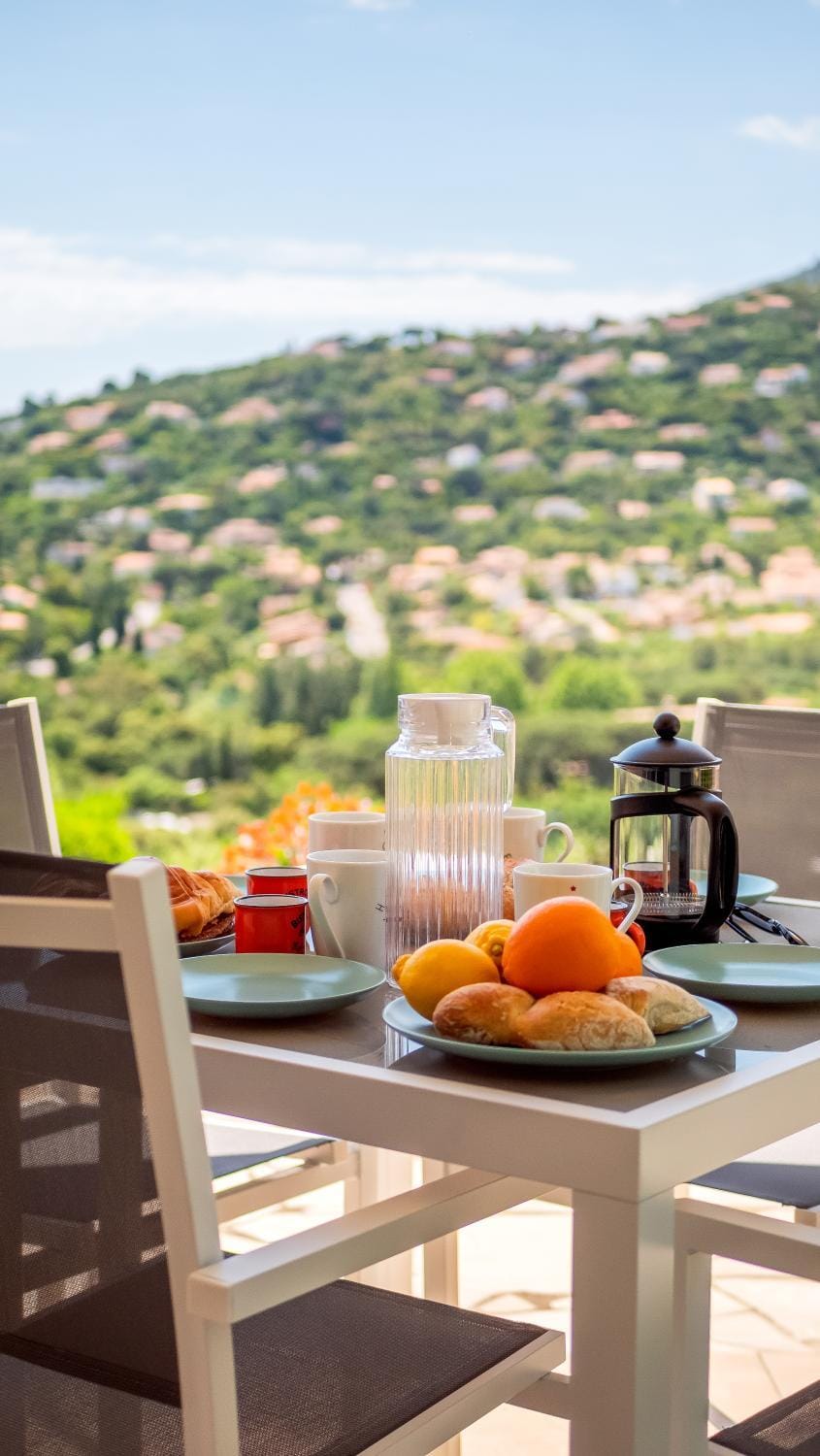 Natural landscape, Balcony/Terrace, Balcony/Terrace, Dining area, Mountain view