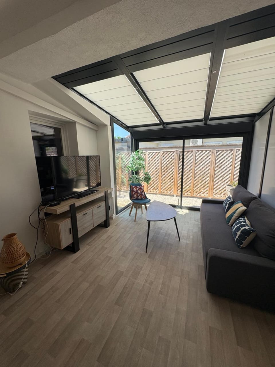 TV and multimedia, Living room, Seating area