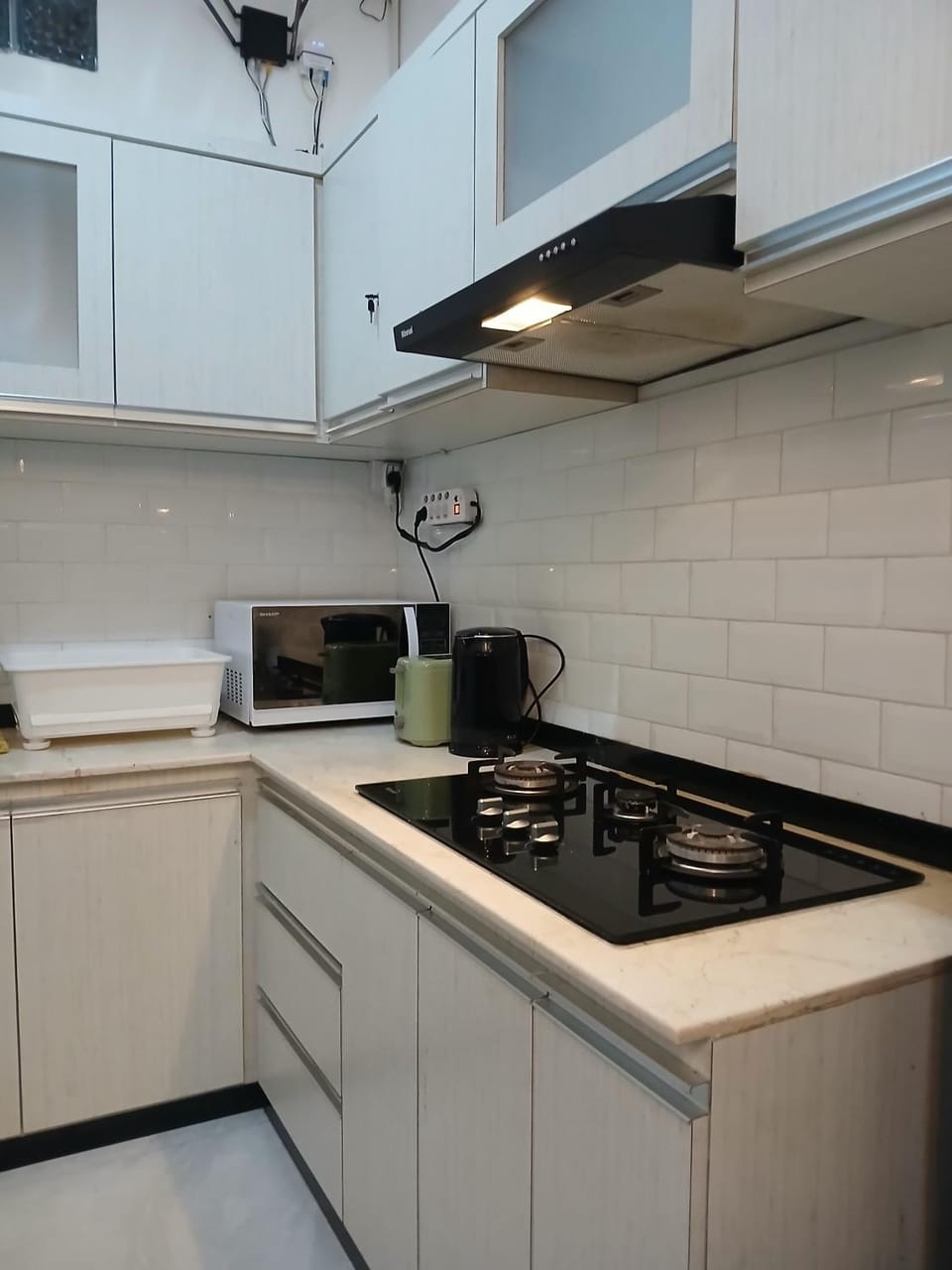 Coffee/tea facilities, Kitchen or kitchenette, stove, toaster