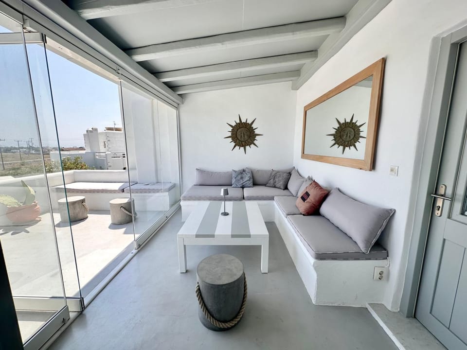 View (from property/room), Balcony/Terrace, Living room, Seating area