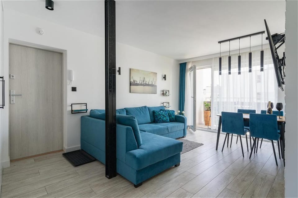 TV and multimedia, Kitchen or kitchenette, Living room, Seating area, Dining area