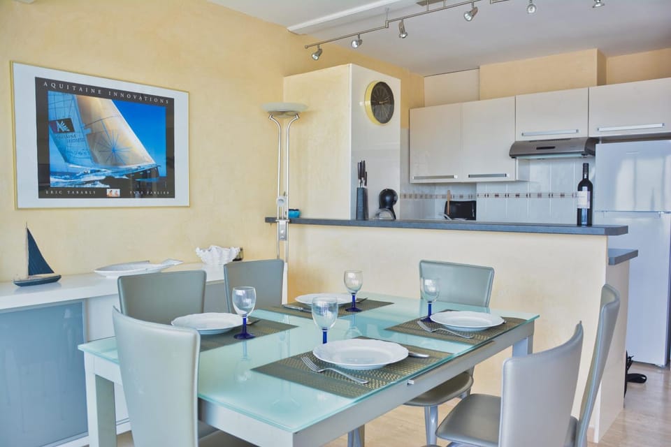 Lovely 51 m with harbour view Apartment in Saint-Cyprien