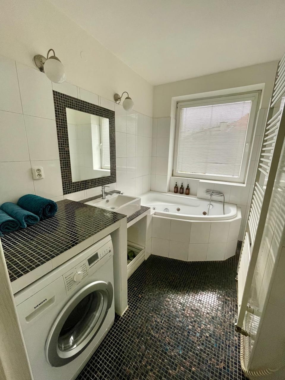 Bathroom, Bath, washing machine
