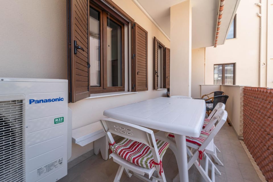 View (from property/room), Balcony/Terrace, Dining area