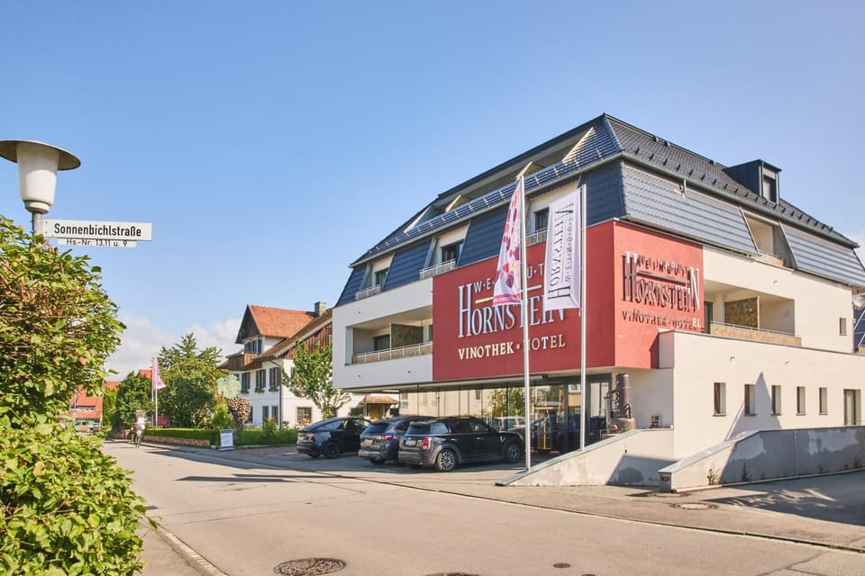Property building, Day, Neighbourhood, Street view, Parking