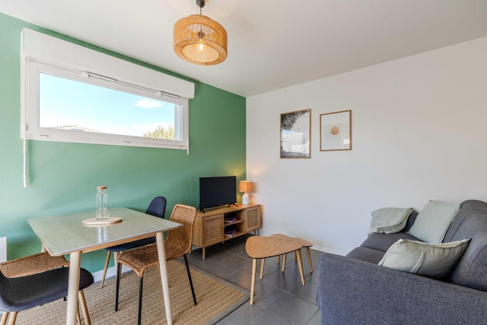 TV and multimedia, Living room, Dining area