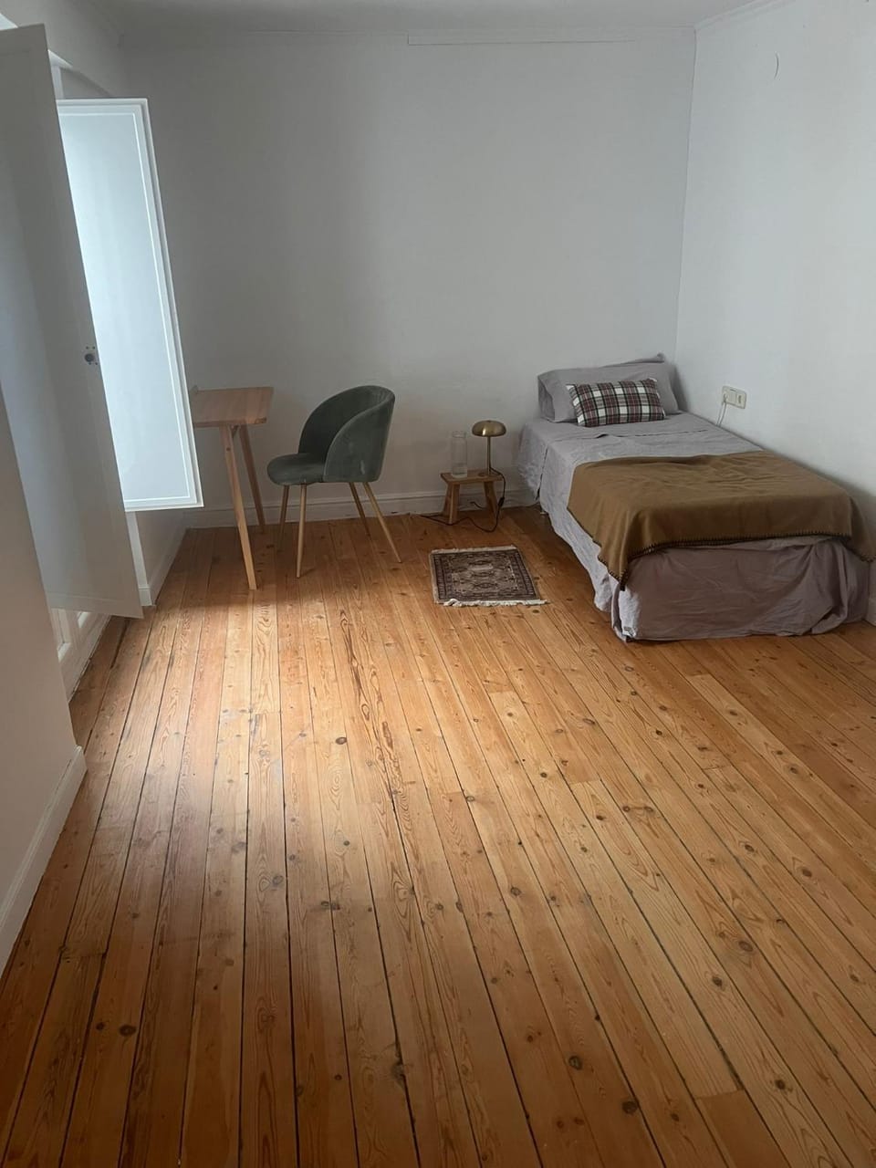 Photo of the whole room, Bedroom, Internal: Not applicable to any particular room