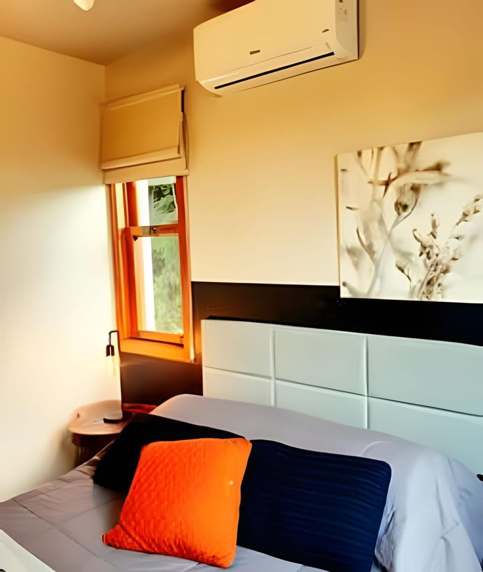 Bedroom, air conditioner