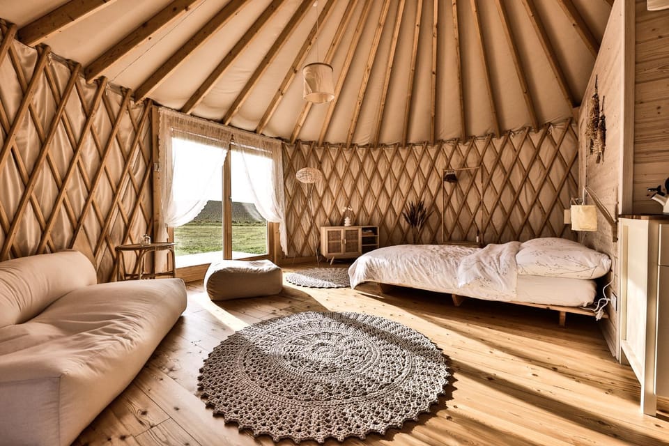 Bed, Living room, Photo of the whole room, Seating area, Bedroom
