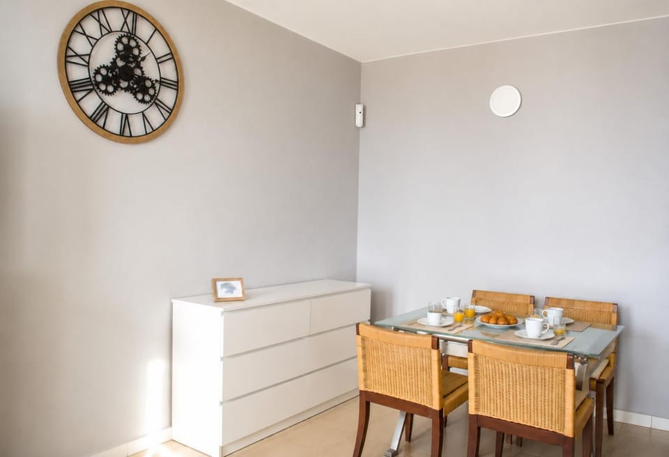 Seating area, Dining area, air conditioner