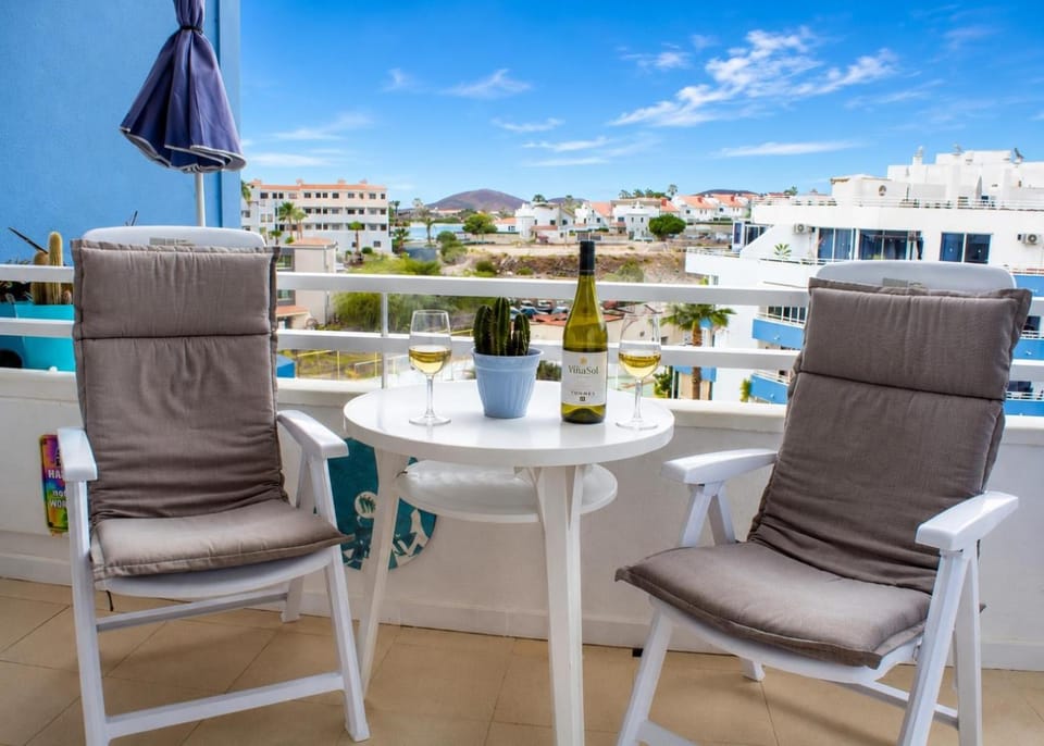 View (from property/room), Balcony/Terrace, Mountain view, Pool view