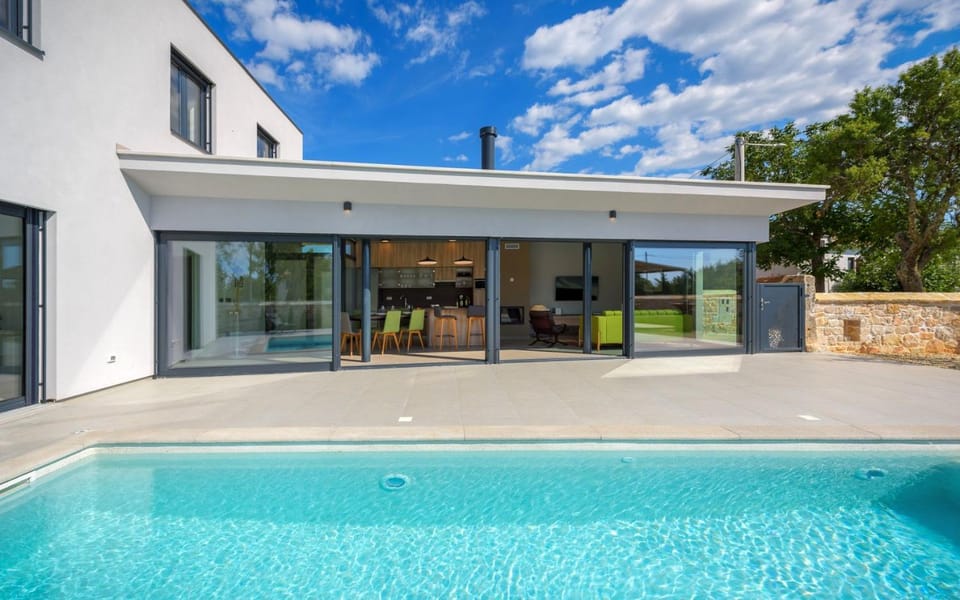 Property building, Swimming pool
