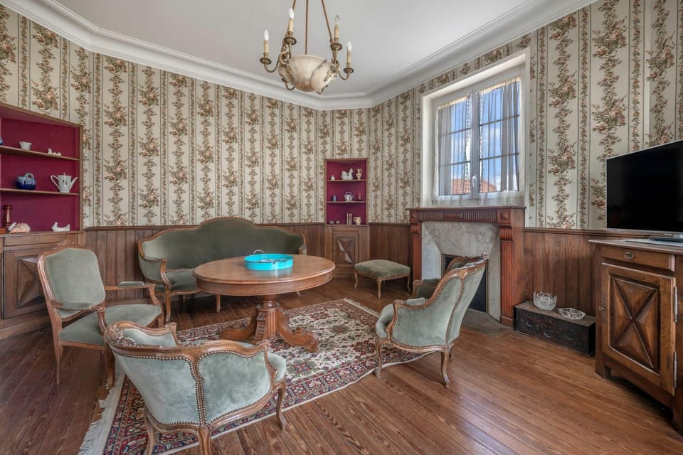 Communal lounge/ TV room, Living room