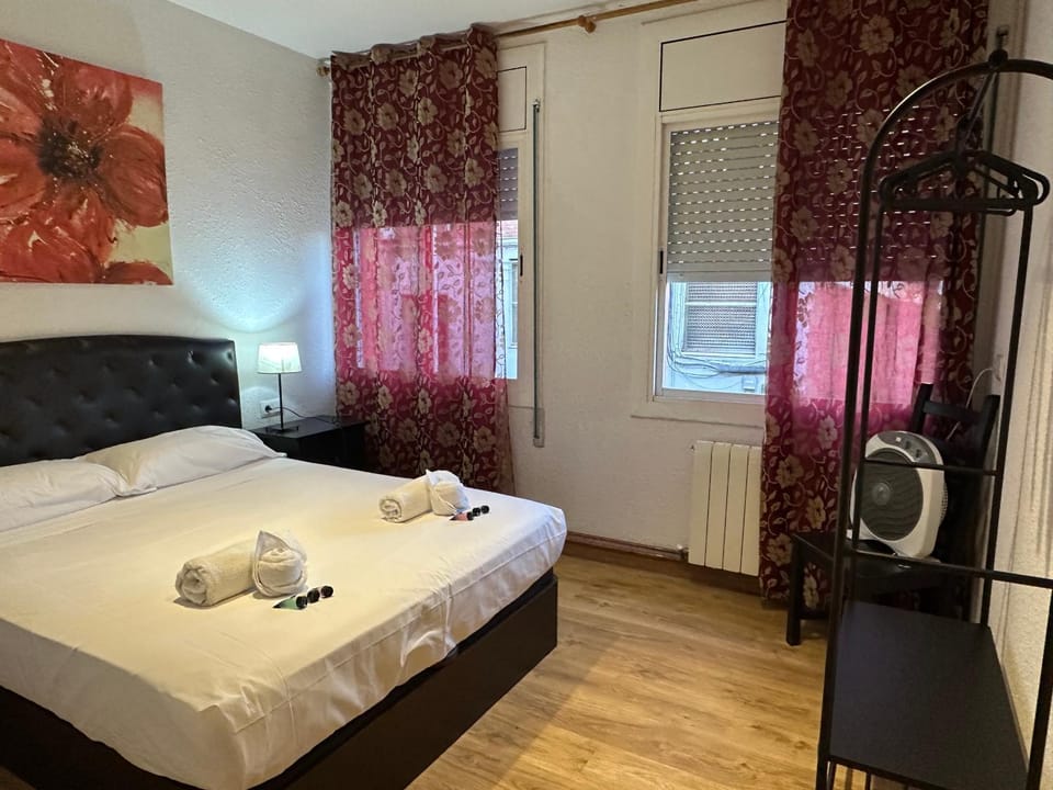 Apartamento Paris Apartment in L'Hospitalet de Llobregat