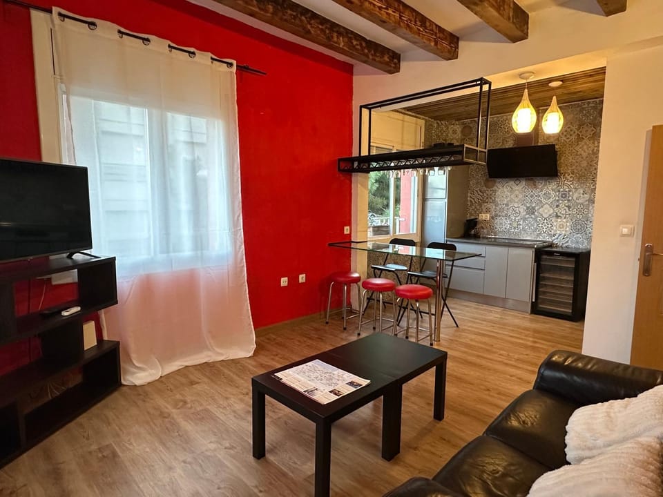 Apartamento Paris Apartment in L'Hospitalet de Llobregat