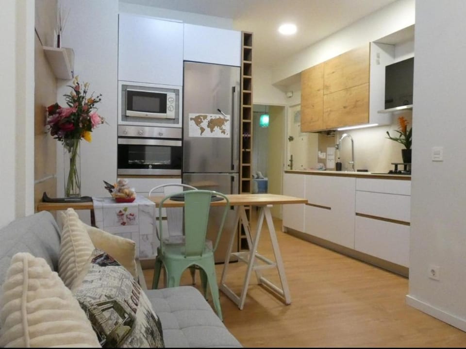 Kitchen or kitchenette, Living room, Seating area, Dining area, dishwasher, oven, pet friendly, stove, toaster