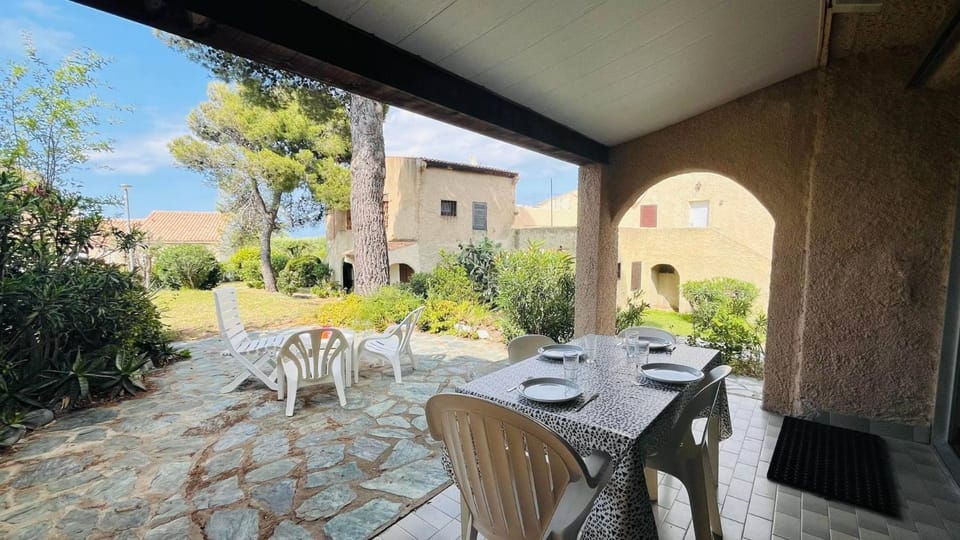 Patio, Dining area